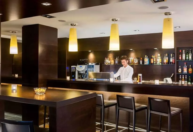 בית מלון כפרי NH Düsseldorf Königsallee