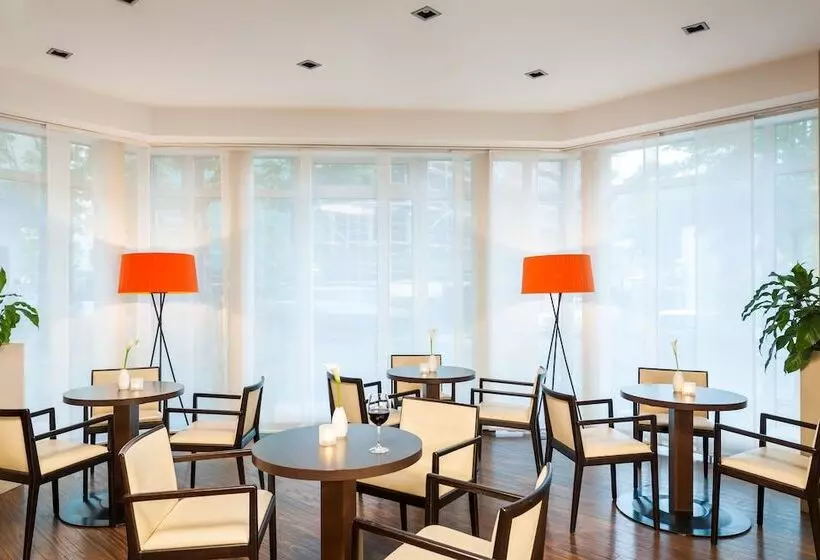 בית מלון כפרי NH Düsseldorf Königsallee