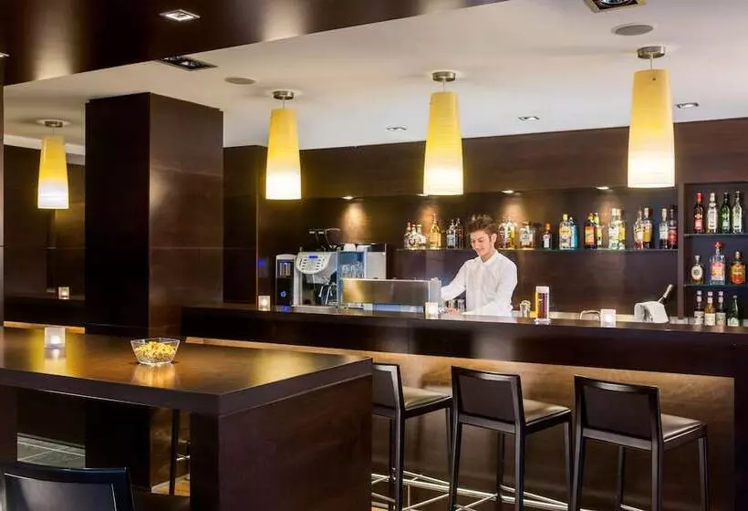 בית מלון כפרי NH Düsseldorf Königsallee