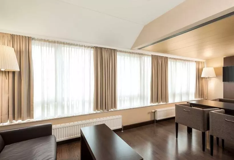 בית מלון כפרי NH Düsseldorf Königsallee