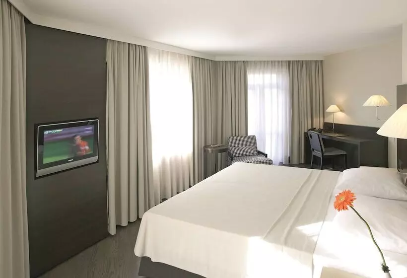 בית מלון כפרי NH Düsseldorf Königsallee