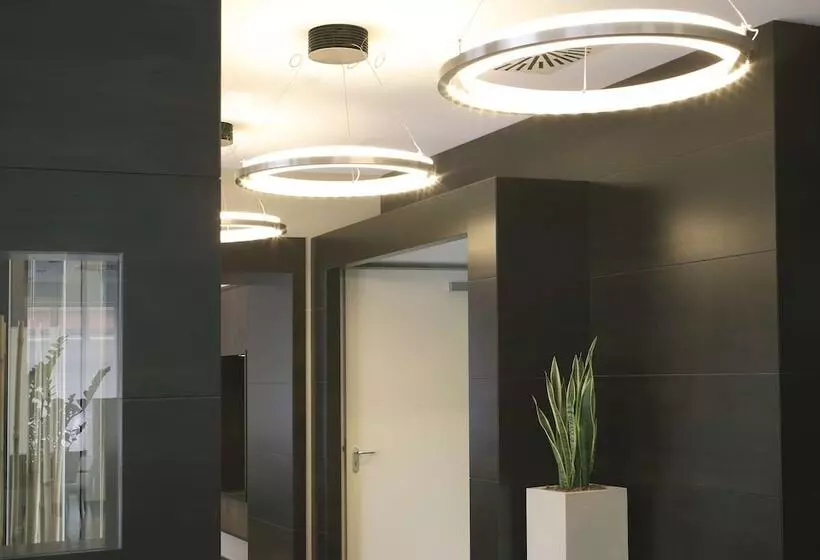 בית מלון כפרי NH Düsseldorf Königsallee