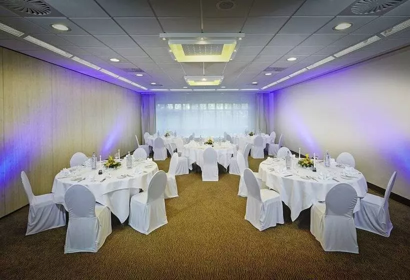 فندق Essential By Dorint Frankfurt Niederrad