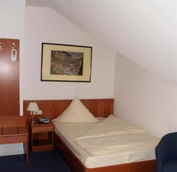 Отель Vier Jahreszeiten