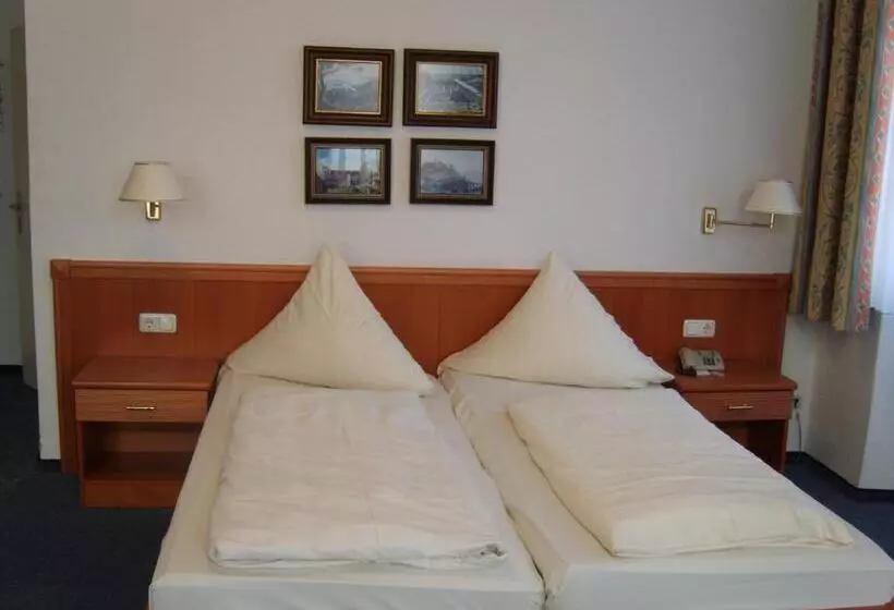 Отель Vier Jahreszeiten