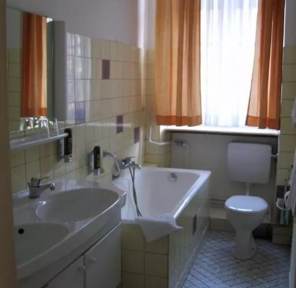 Отель Vier Jahreszeiten