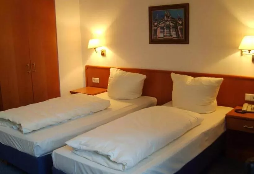 Отель Vier Jahreszeiten