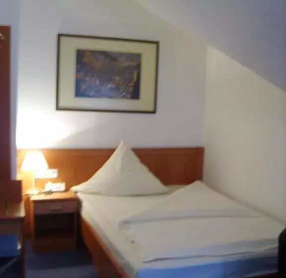 Отель Vier Jahreszeiten