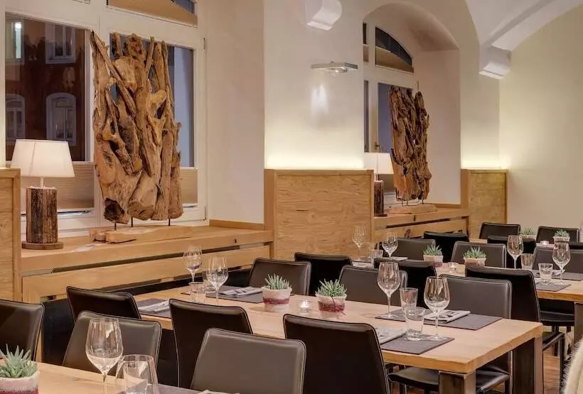 Alpen Hotel München