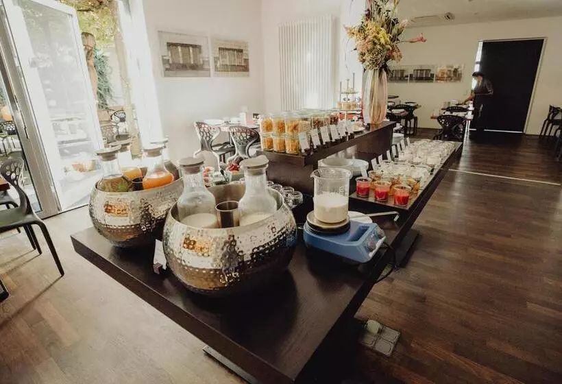 فندق Art & Business