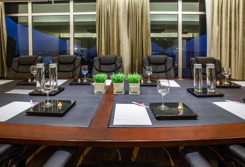 هتل Crowne Plaza Santo Domingo, An Ihg