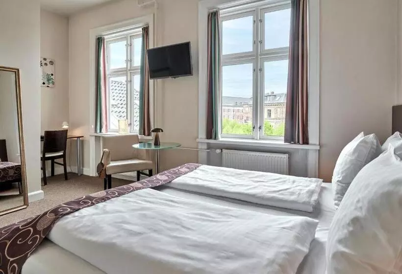 Отель Sct. Thomas