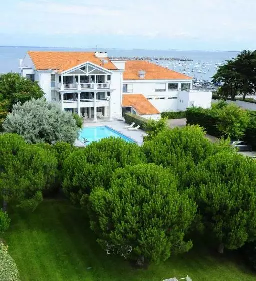 Отель Anne De Bretagne