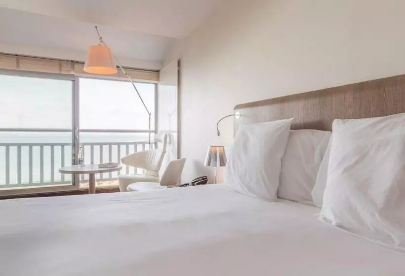 Отель Anne De Bretagne