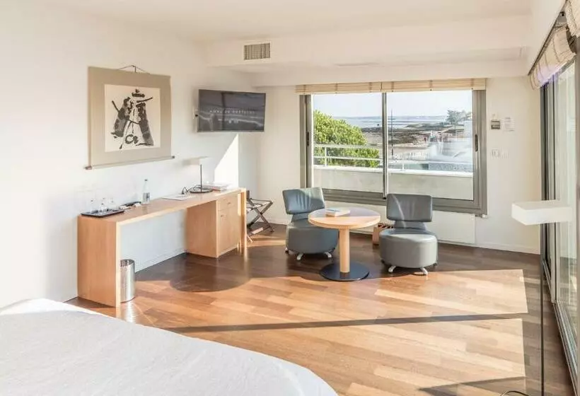 Отель Anne De Bretagne