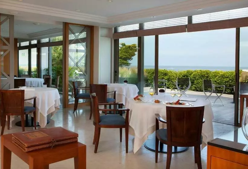 Отель Anne De Bretagne