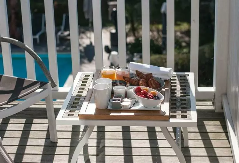 Отель Anne De Bretagne