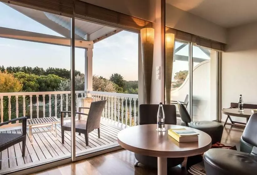 Отель Anne De Bretagne