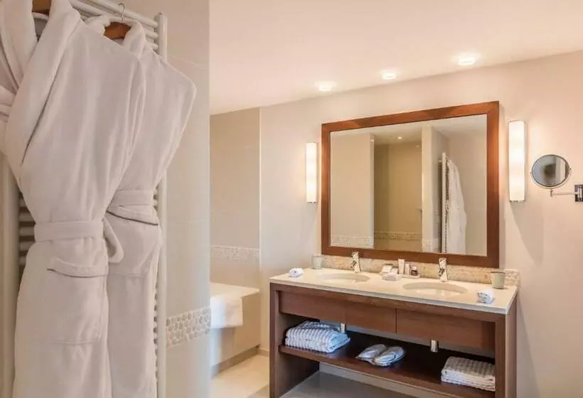 Отель Anne De Bretagne