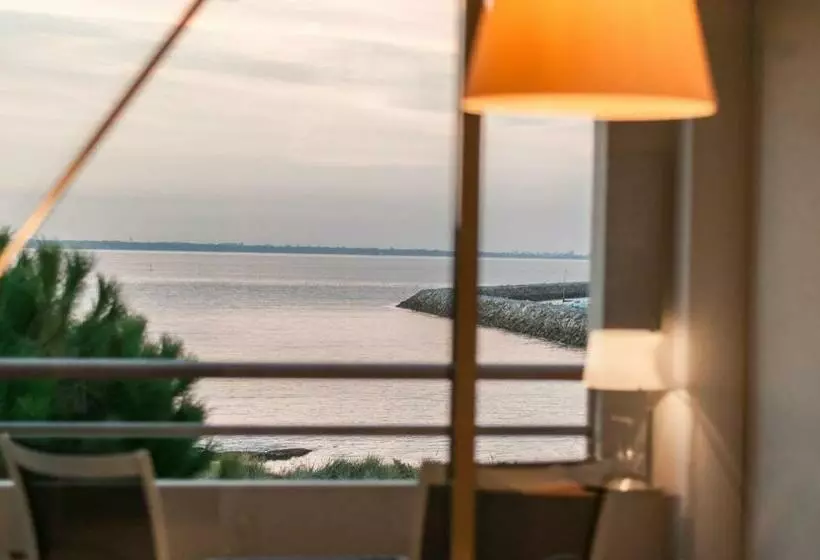 Отель Anne De Bretagne