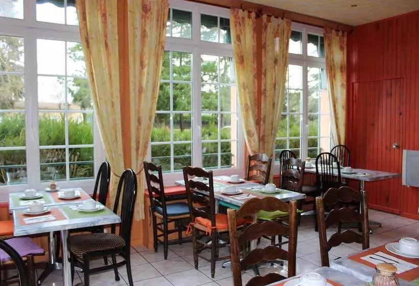 Hotel Auberge De L Orisse Et Iris Hostel