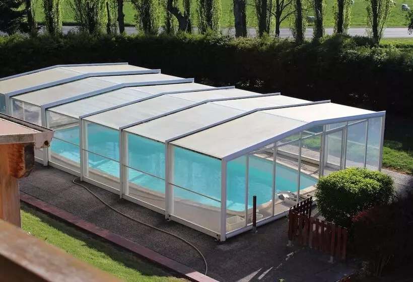 Hotel Auberge De L Orisse Et Iris Hostel