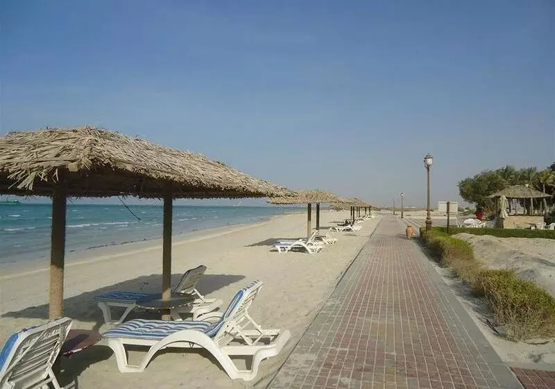 Отель Dhafra Beach