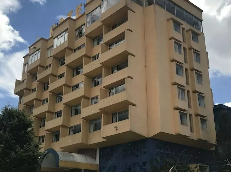 בית מלון כפרי Savoy Inn