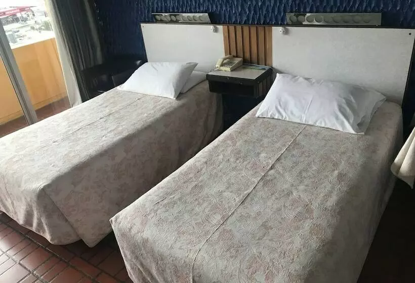 בית מלון כפרי Savoy Inn