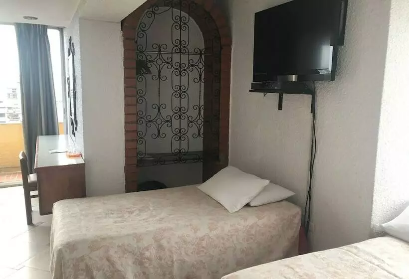 בית מלון כפרי Savoy Inn