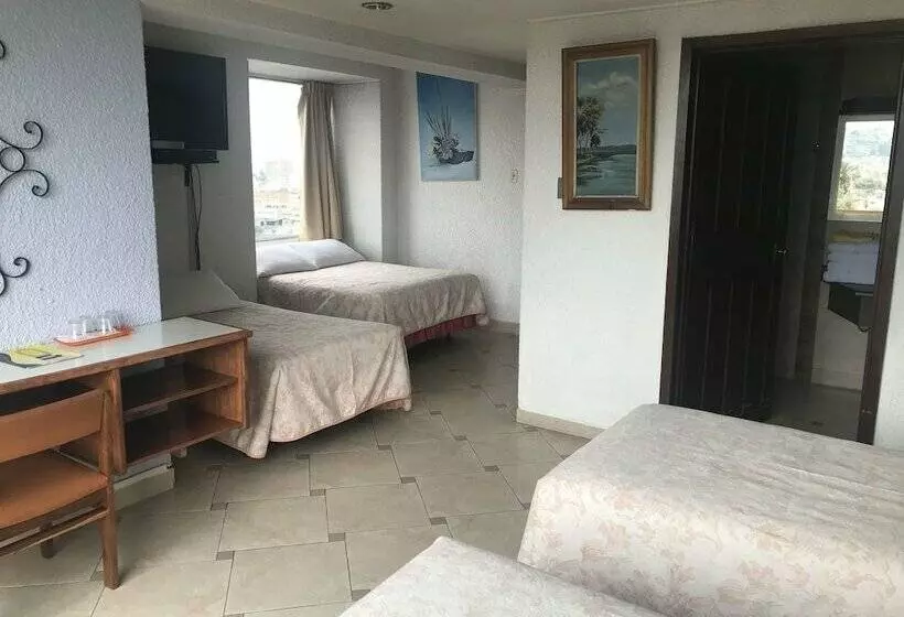 בית מלון כפרי Savoy Inn