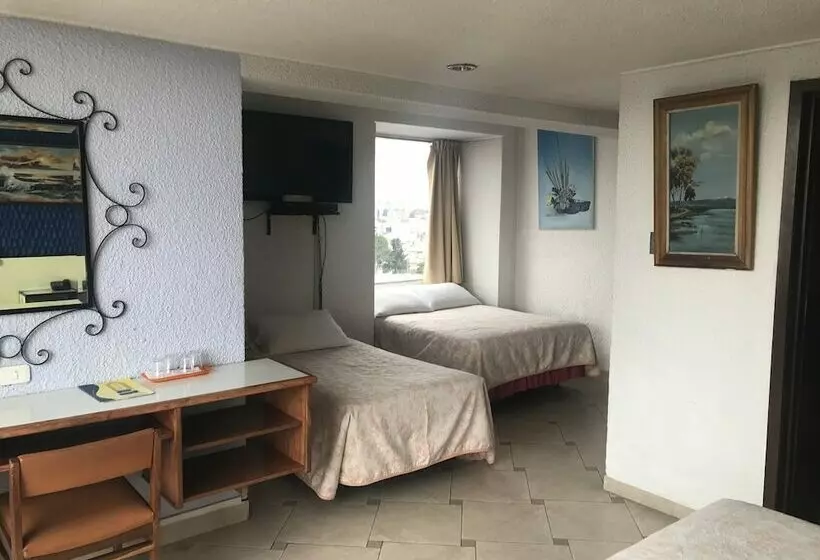 בית מלון כפרי Savoy Inn