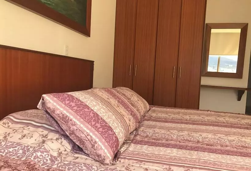 בית מלון כפרי Savoy Inn