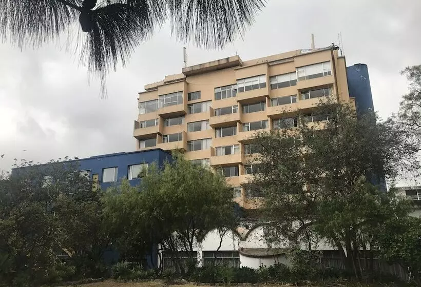 בית מלון כפרי Savoy Inn