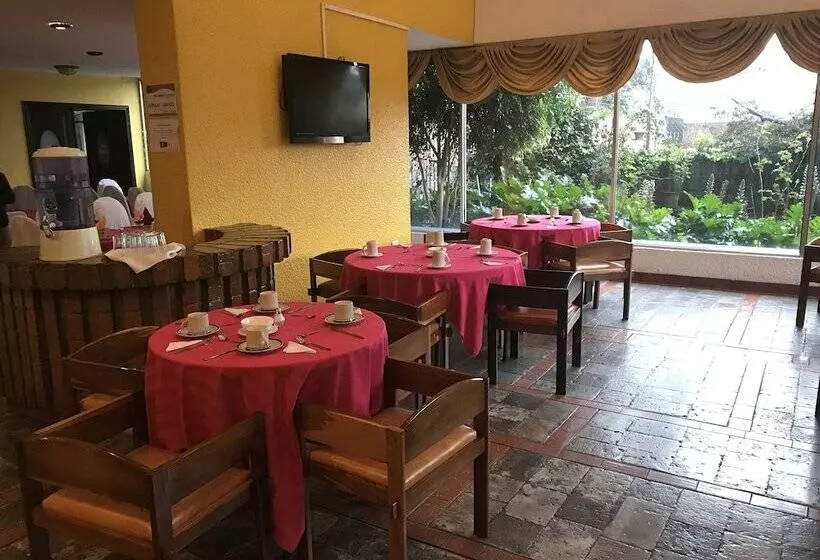 בית מלון כפרי Savoy Inn