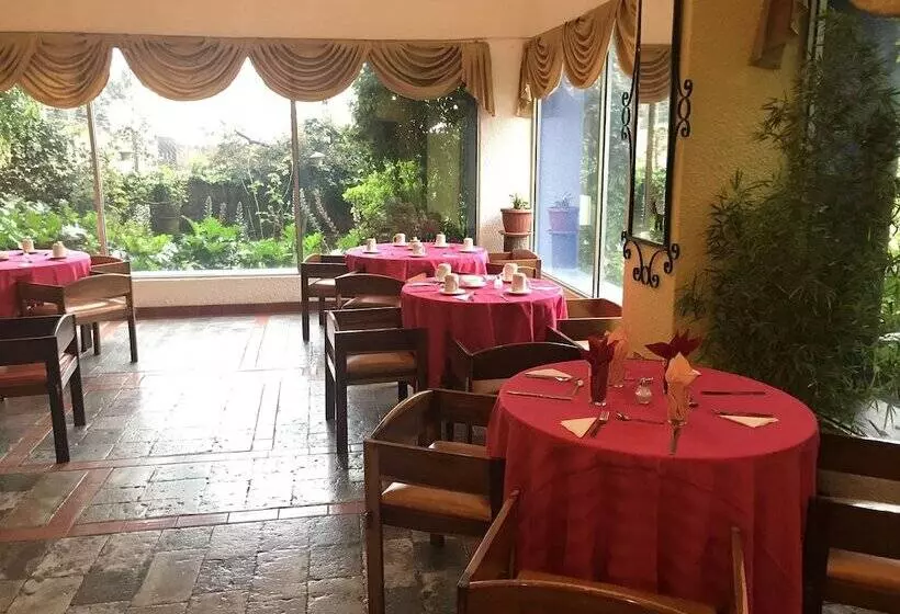 בית מלון כפרי Savoy Inn