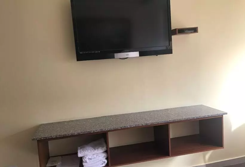 בית מלון כפרי Savoy Inn