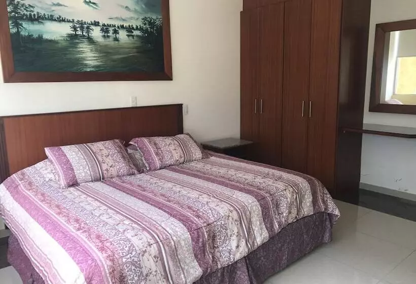 בית מלון כפרי Savoy Inn