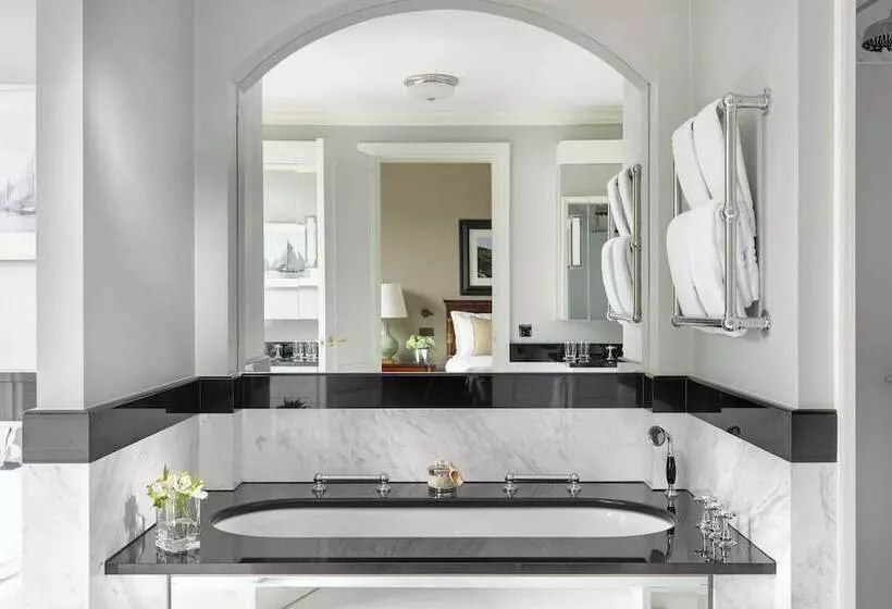 هتل The Shelbourne, Autograph Collection