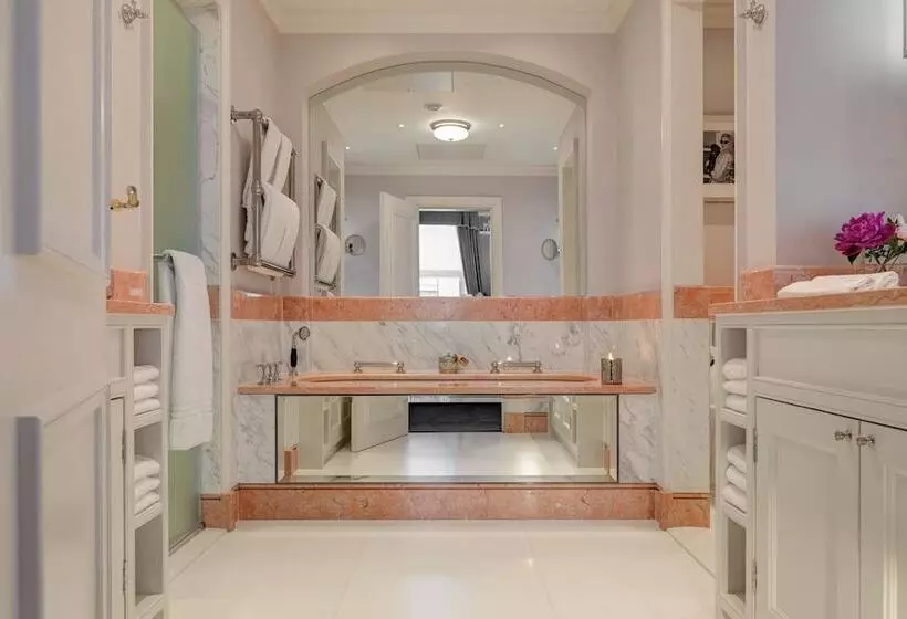 هتل The Shelbourne, Autograph Collection