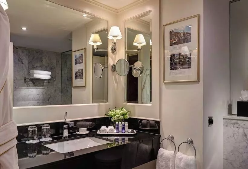 هتل The Shelbourne, Autograph Collection