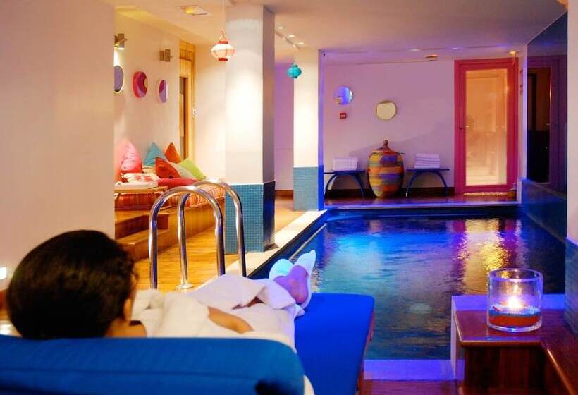 هتل Westside Arc De Triomphe