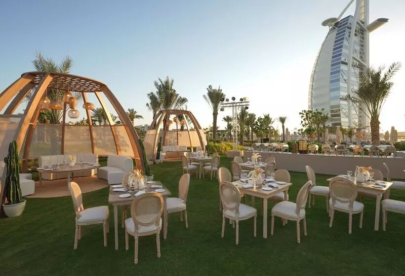 Jumeirah Beach Hotel Dubai