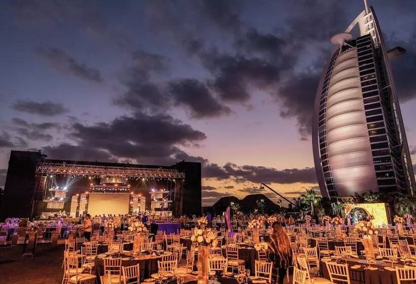 Jumeirah Beach Hotel Dubai