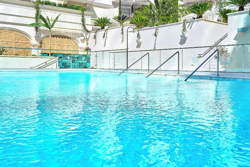 Отель Carlton Cannes, A Regent