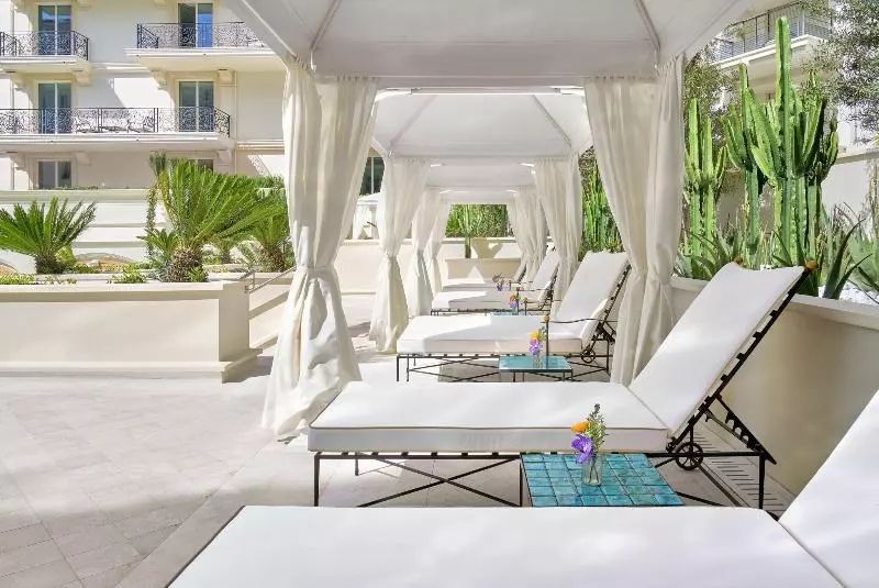 Отель Carlton Cannes, A Regent
