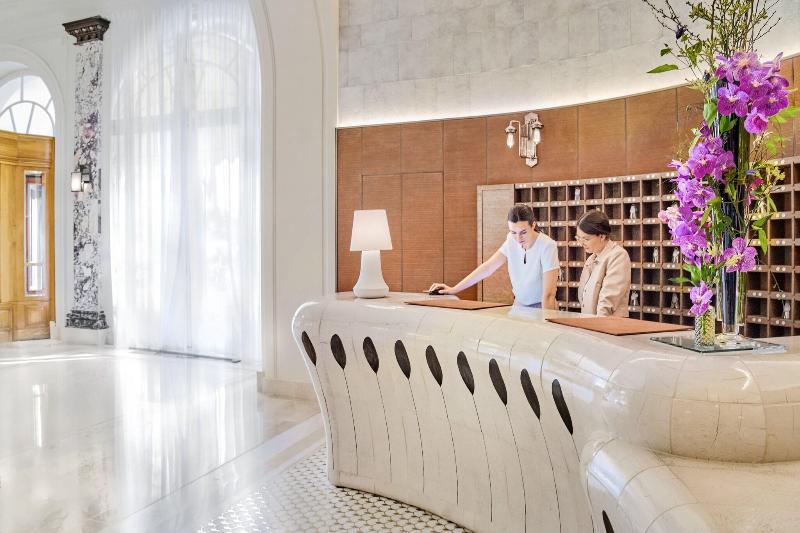 هتل Carlton Cannes, A Regent