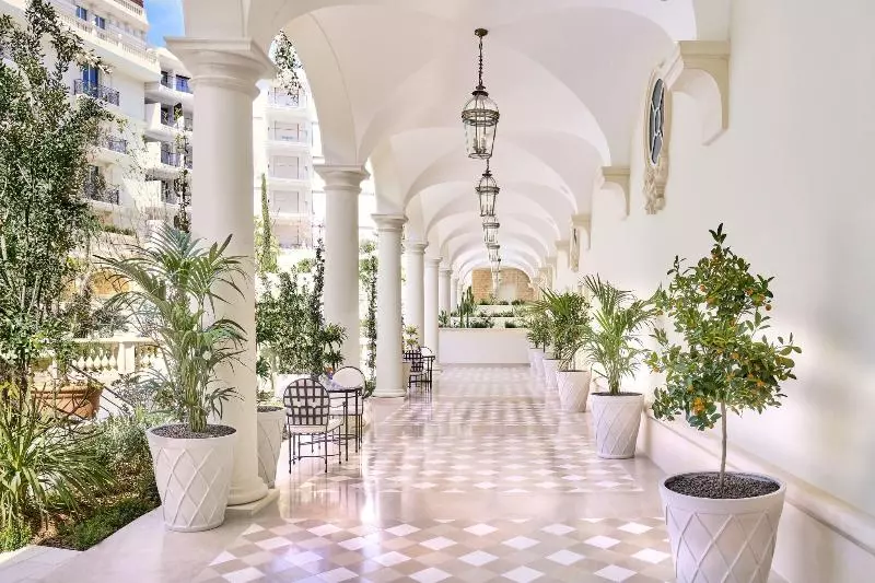 Отель Carlton Cannes, A Regent