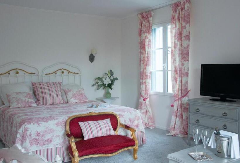 ホテル Logis Hôtel Restaurant Château Bellevue