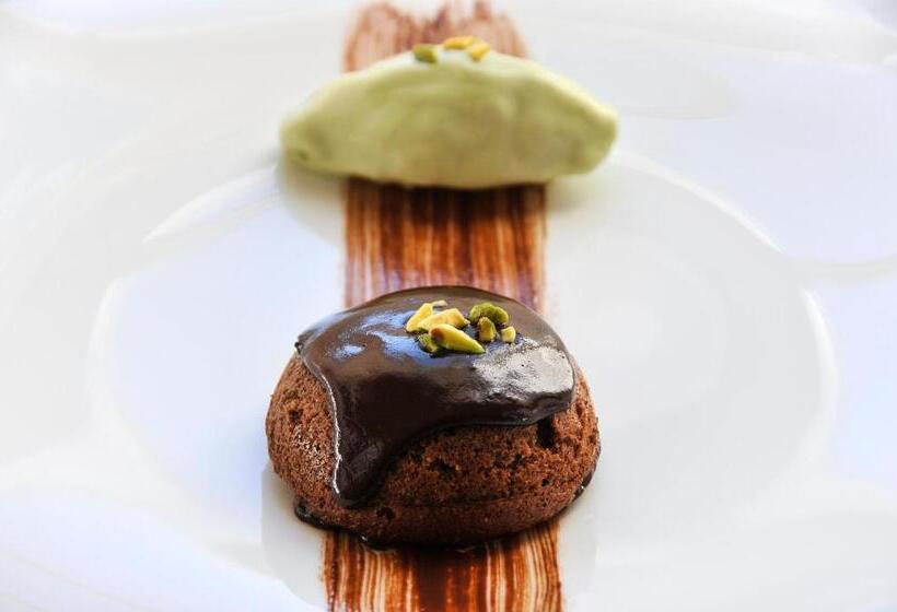 ホテル Logis Hôtel Restaurant Château Bellevue